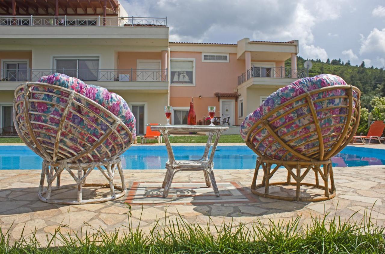 Brina'S Luxury Apartments Agioi Apostoloi  Extérieur photo